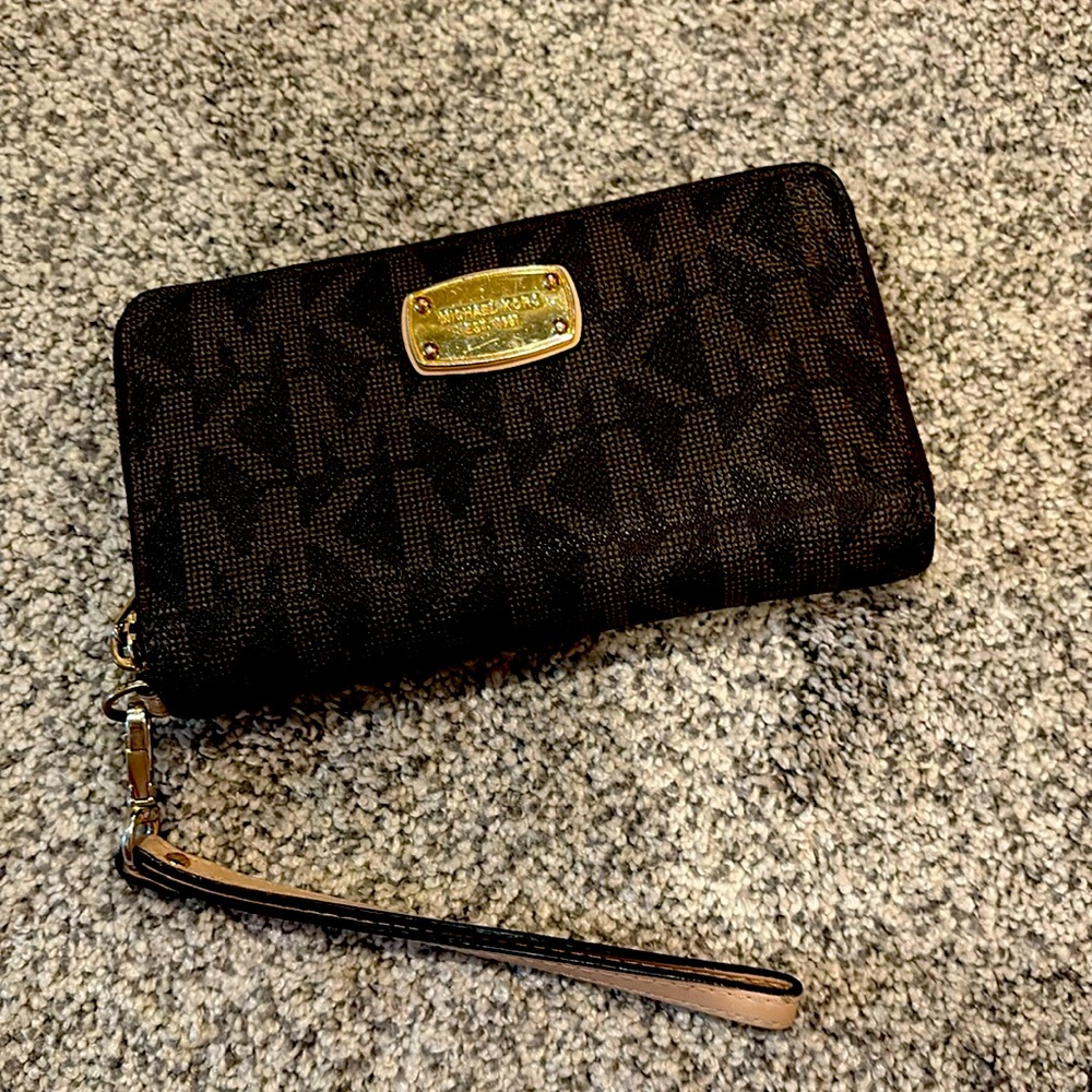 Michael Kors wallet wristlet